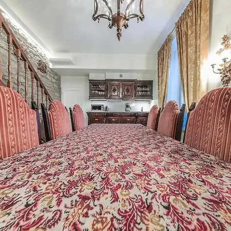 Lejlighed Luxury Medieval 2 Storey With Antique Furniture In Old Town Tallinn