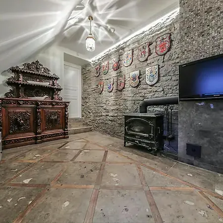 Luxury Medieval 2 Storey With Antique Furniture In Old Town Apartment