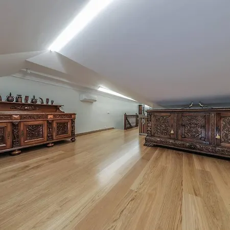 Luxury Medieval 2 Storey With Antique Furniture In Old Town