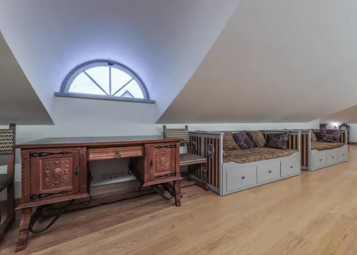 Luxury Medieval 2 Storey With Antique Furniture In Old Town *